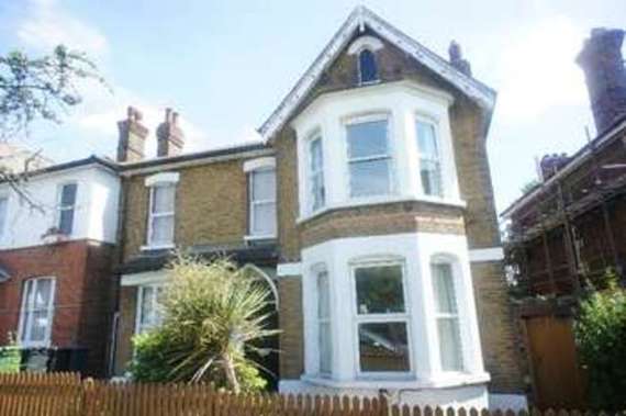 2 bedroom Flat for s...